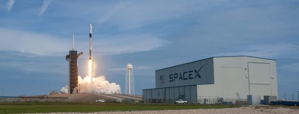 Crew Dragon launch on Falcon 9 with assembly building
